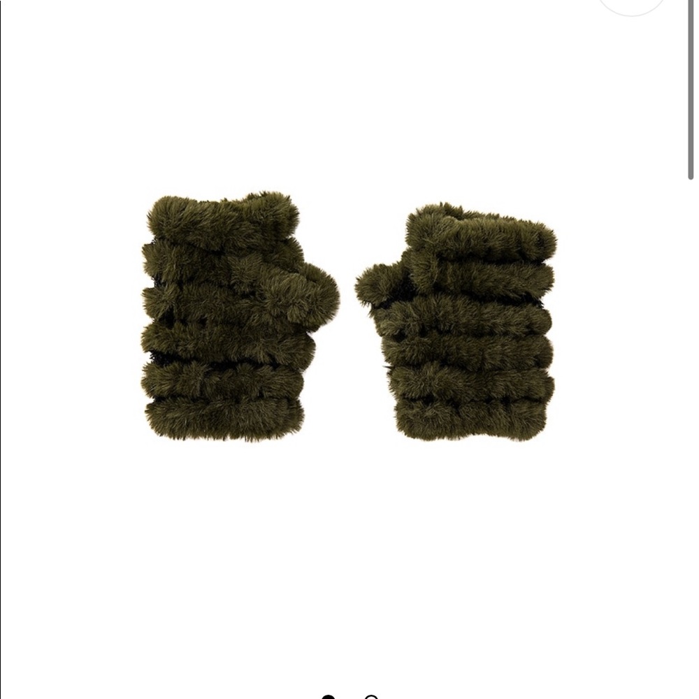 The Faux Fur Mandy Mitten - Olive